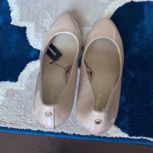 Express Heels - Picture 2 of 5